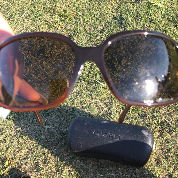Chanel Sunglasses w case - Picture 6 of 8